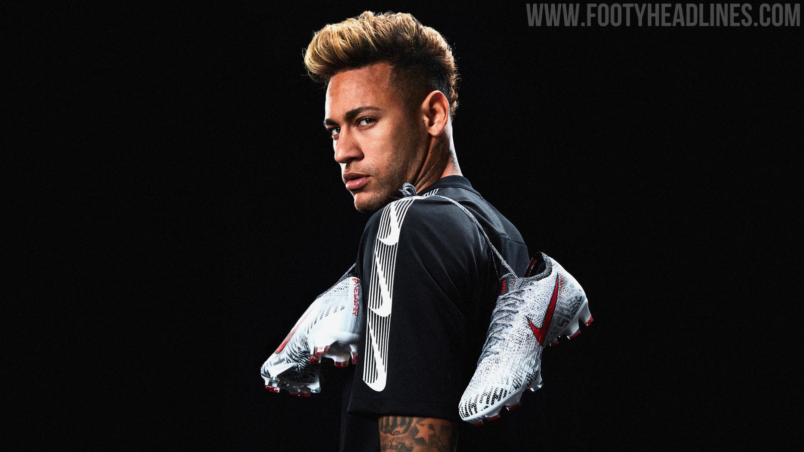 Neymar top and nike